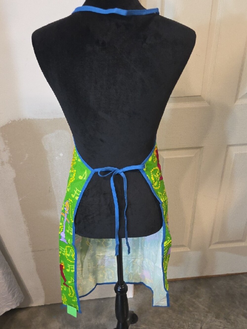 Bright Green New Orleans Themed Apron Mardi Gras Cookout Outdoors Party Family - Picture 4 of 7